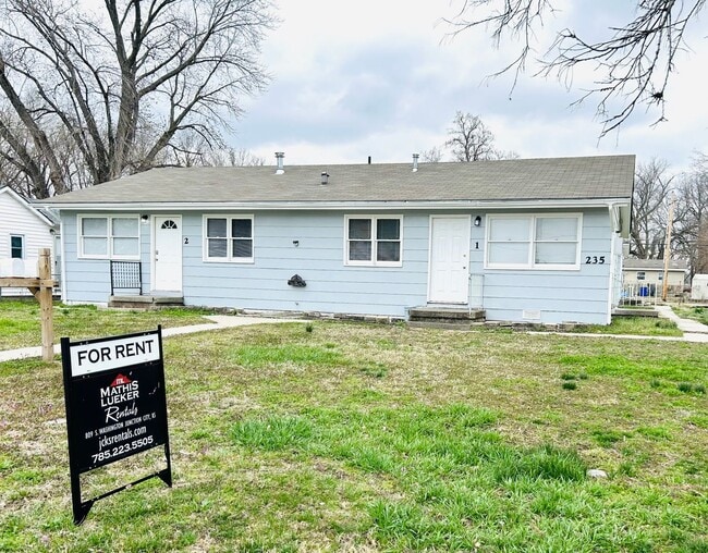 Building Photo - Adorable Duplex