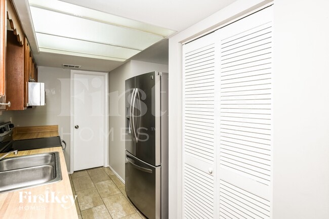 Photo - 2278 Hialeah St