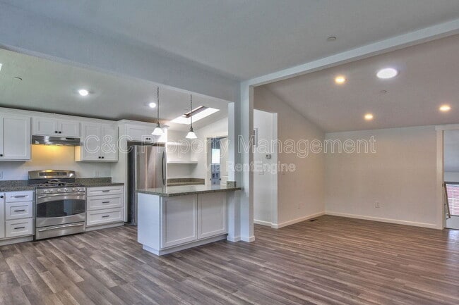 Photo - 419 Watson St