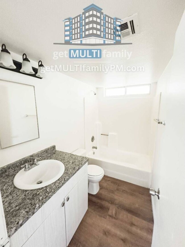 Photo - 7120 N 66th Dr Unidad 202