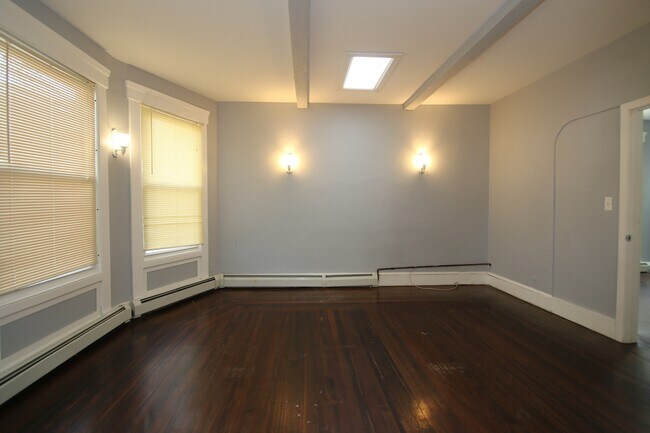 146 Gilbert Ave Unit 2nd Fl