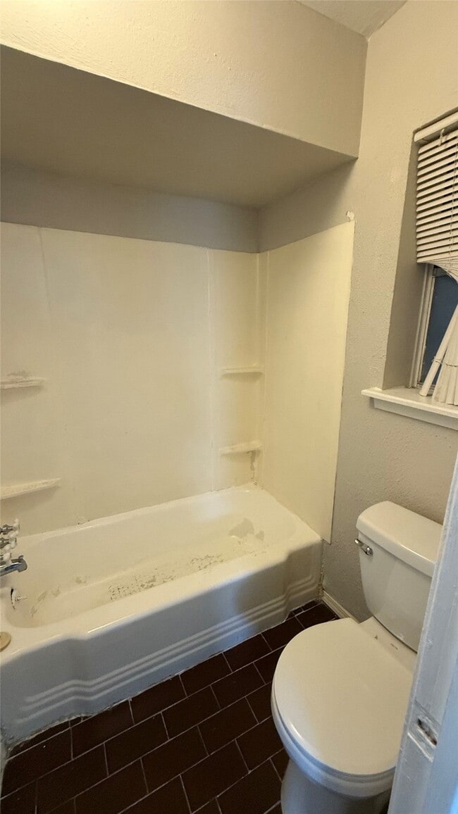 Building Photo - 1660 Richmond Ave. Unit 15