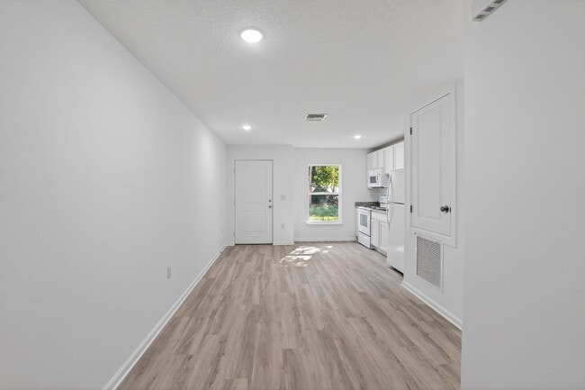 Photo - 1115 Ave F Unit A