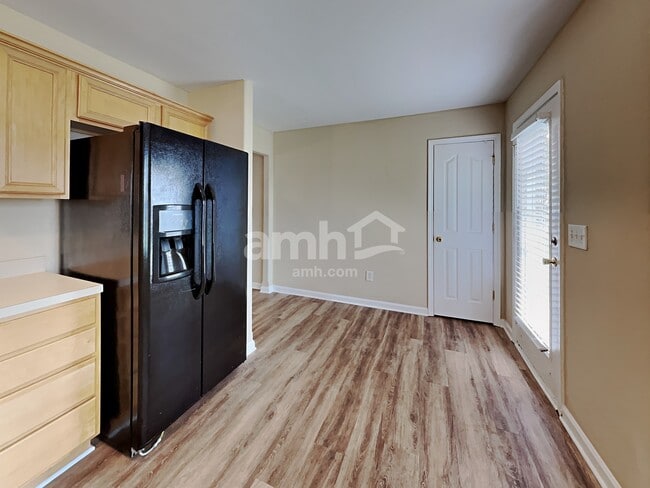 Photo - 114 Elgin Ln