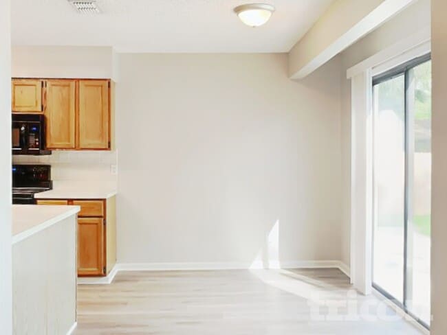 Photo - 7412 Amandas Crossing Dr N