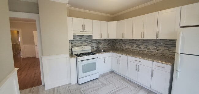 Building Photo - 641 Ferry St Unit 1st