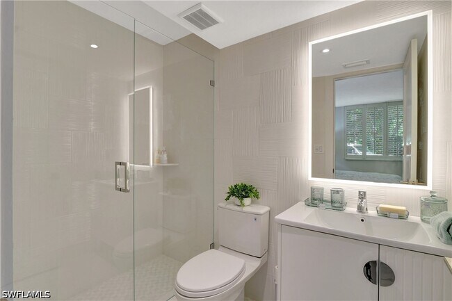 Photo - 2357 Gulf Shore Blvd N Unidad 107