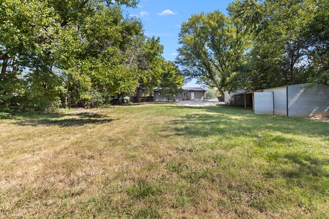 1411 Caulks Hill Rd