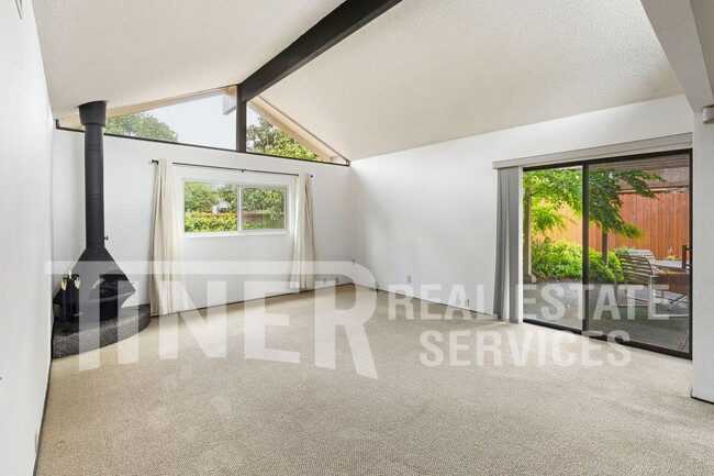 Photo - 4730 Clothier Way