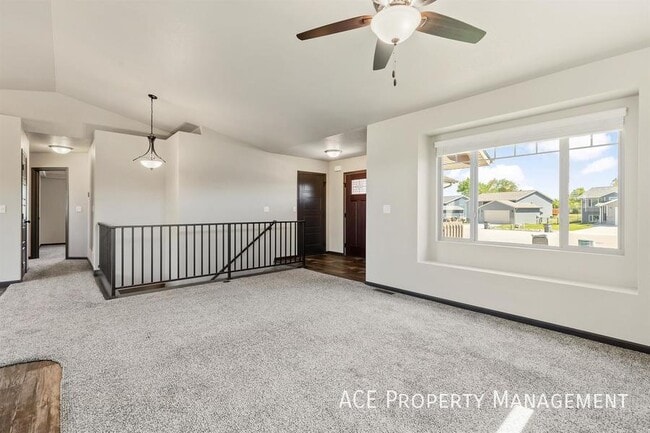 Photo - 564 Quinton Ln