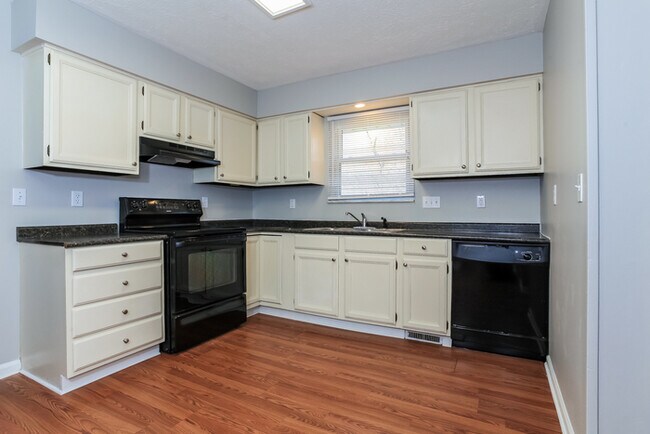 Photo - 1730 Calumet Way