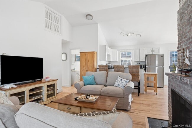 Photo - 898 Dune Rd