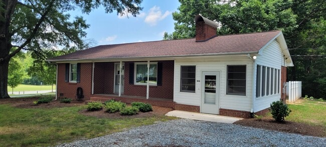 Photo - 8326 Linville Rd House