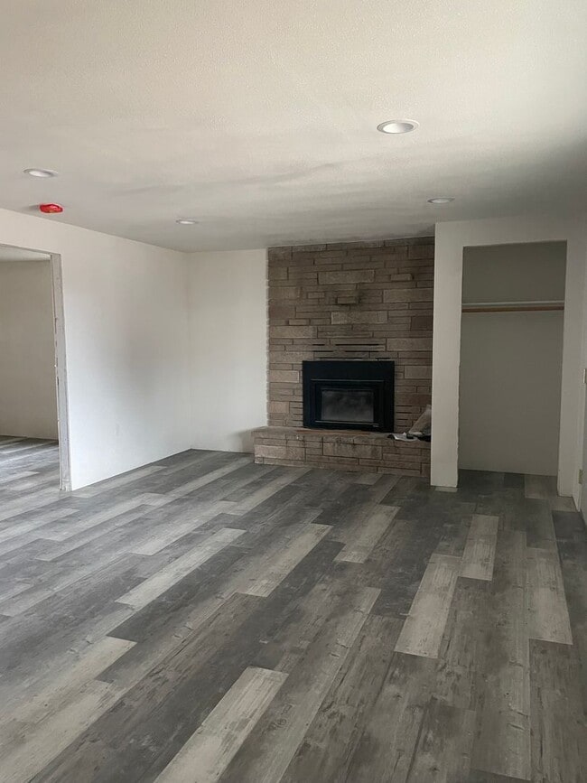 Photo - 1 Bedroom, 1 bath lower basement apartment!