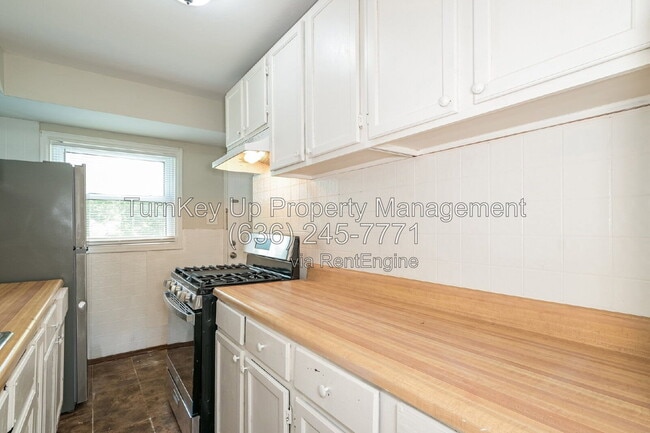 10300 Ross Cir
