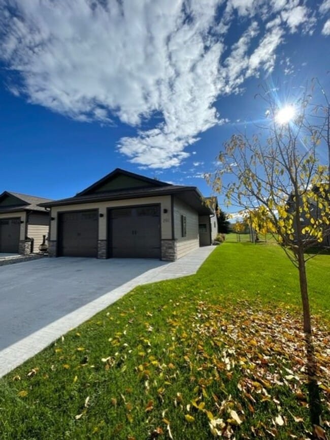 Building Photo - Golf Course Living on Village Greens - 2 Bedroom/2 Bath