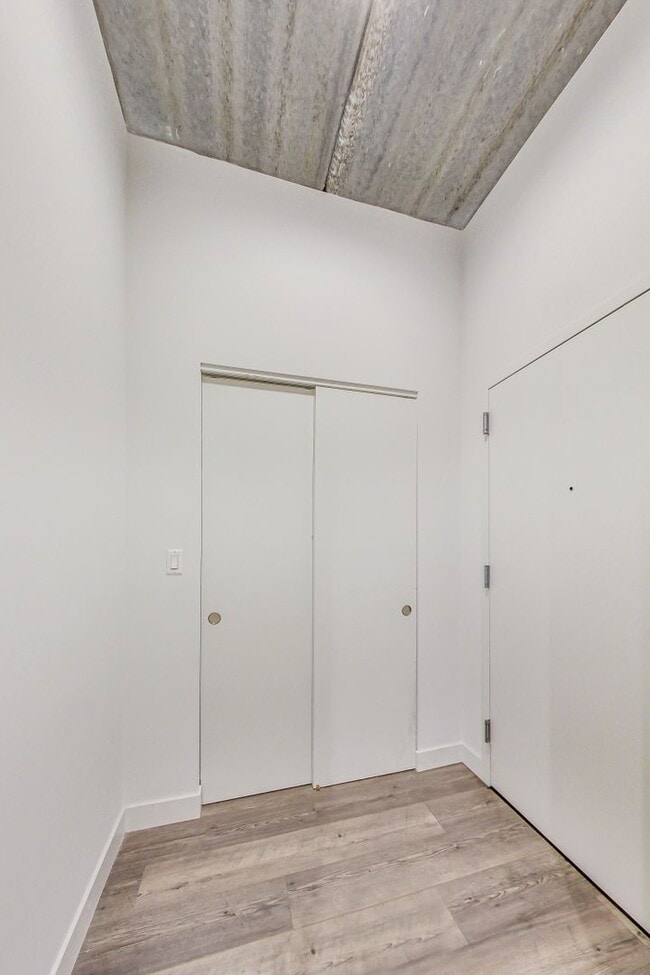 Photo - 2405 W Hutchinson