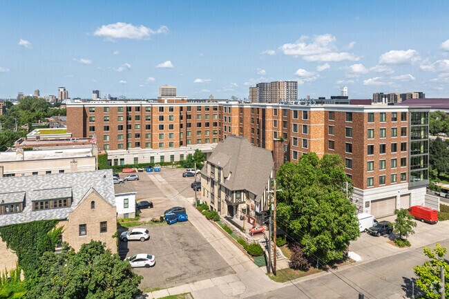 Photo - 17th Avenue Residence Hall