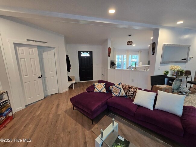 Photo - 328 Groves Point Cir