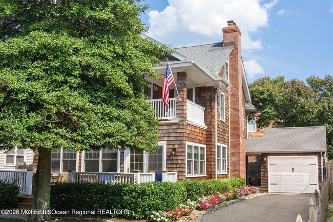 Building Photo - 413 Main Ave