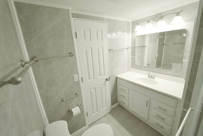 Photo - 8520 SW 18th Ct