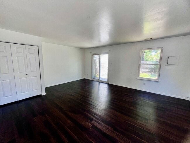 Photo - 3BR Townhome Near Town Center