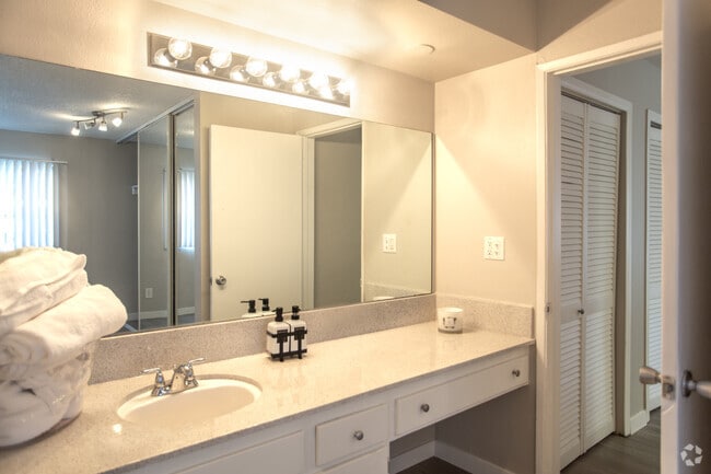 1BR, 1BA-600 SF