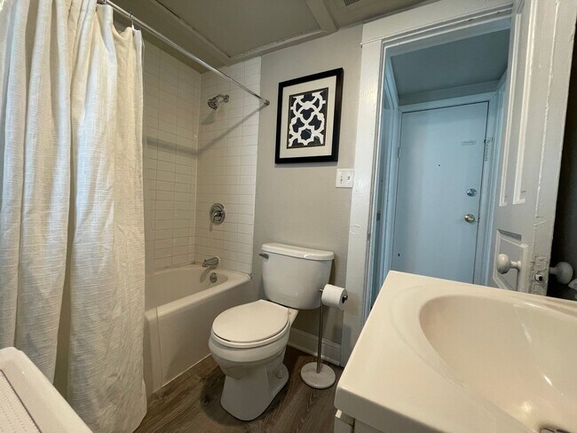 Photo - 938 E Dayton St Unidad 3