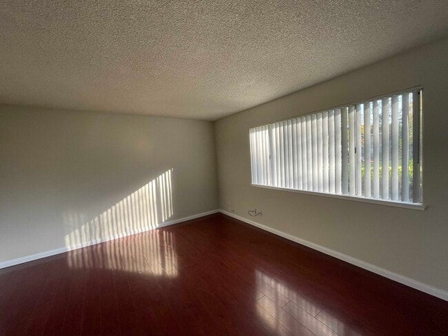 Photo - 1575 Drake Dr