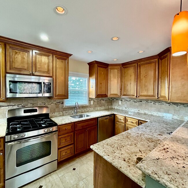 17 Pilgrim Ct Unit 2