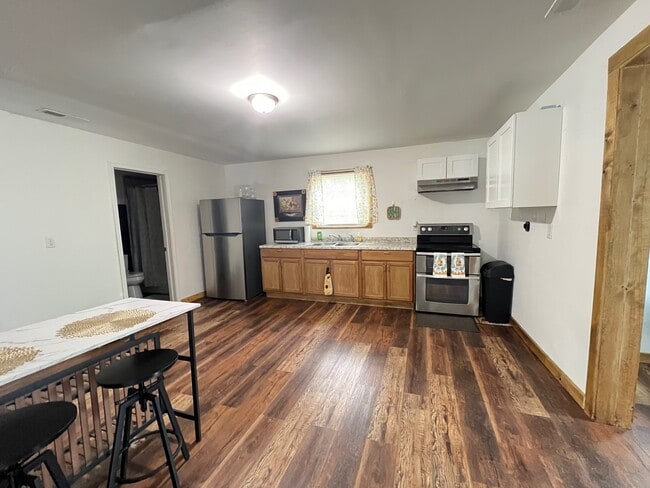 Photo - 104 1st St Unit Apartment B