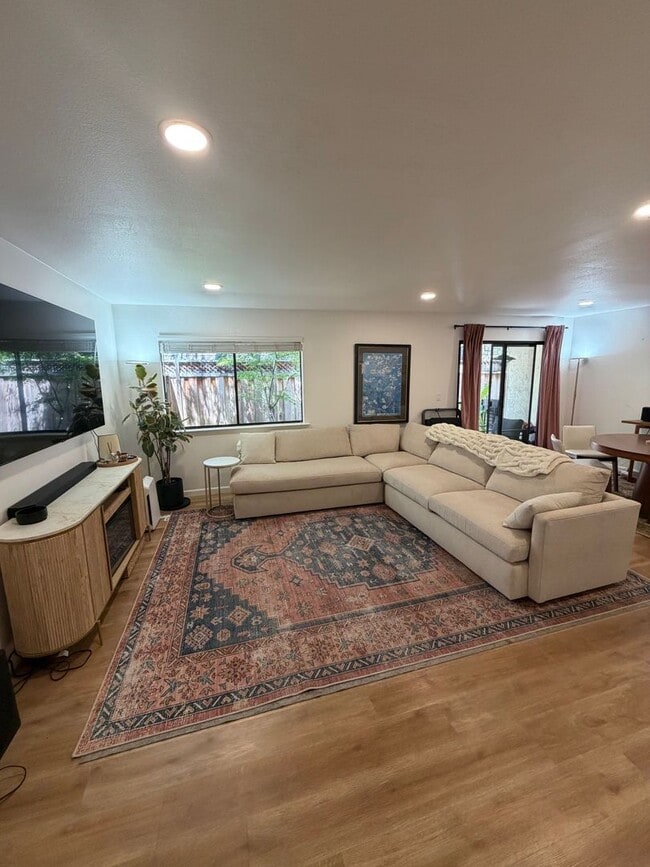 Photo - 457 Tyndall St