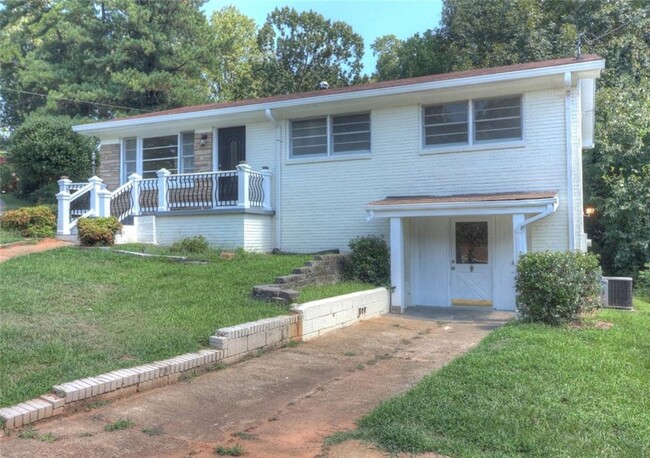 Photo - 2804 Zane Grey Dr SE House