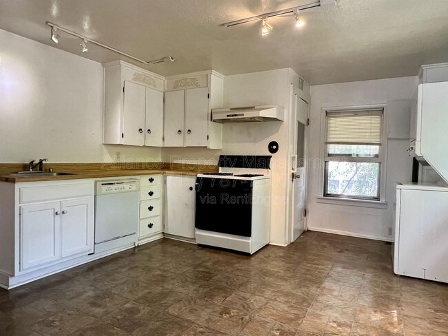 Photo - 1804 Fenmoor Pl