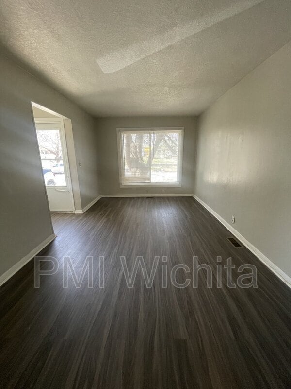 Photo - 2322 S Broadview St