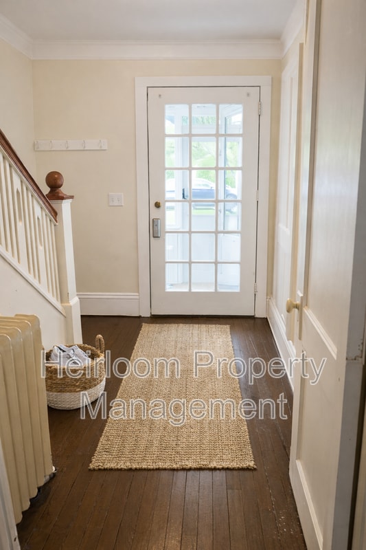 Photo - 1112 E 6th St