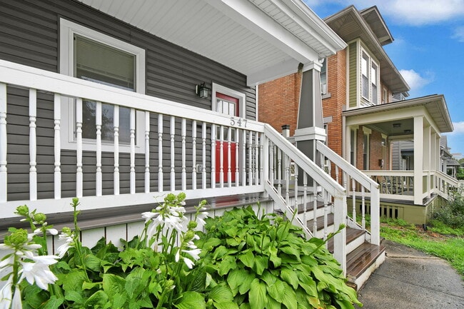 Photo - 547 W 3rd Ave