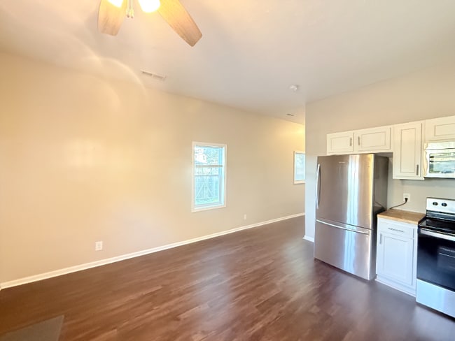 Photo - 417 E 18th St