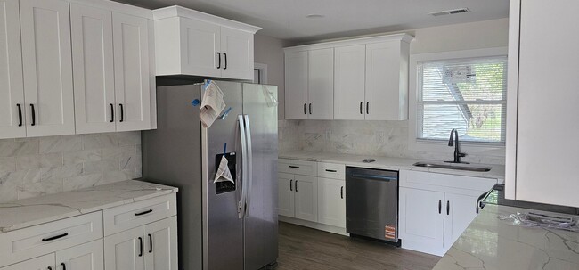 Photo - 26 Erskine Ln