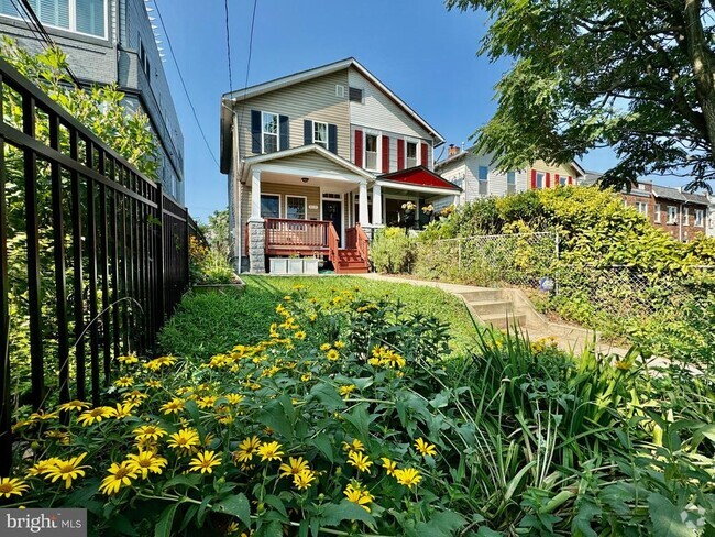 Building Photo - 513 Montana Ave NE Rental
