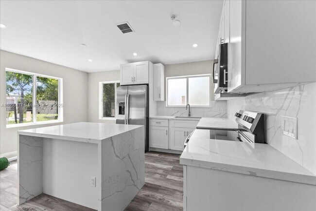 Photo - 6120 SW 63rd St