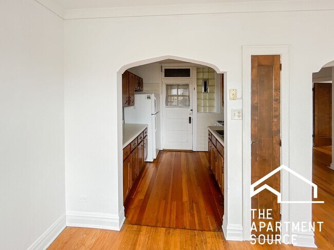 Photo - 2542 W Summerdale Ave Unit 3R
