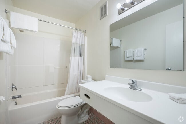 Studio, 1BA - 200SF - Bathroom