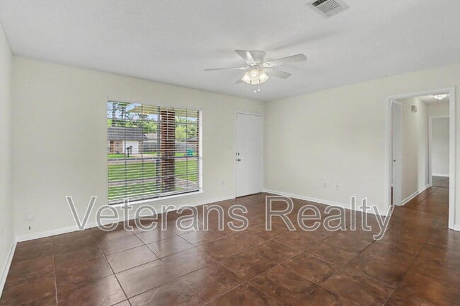 Photo - 837 Tee St