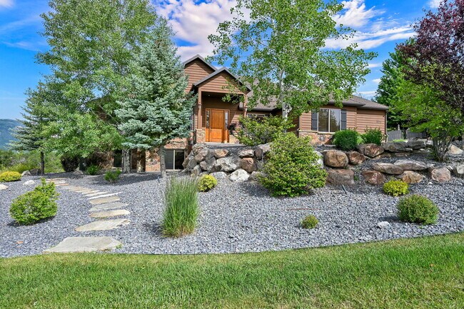 3573 N Elkview Dr