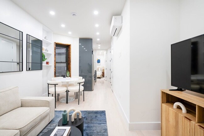 Photo - 515 W 48th St Unidad FL4-ID1022030P