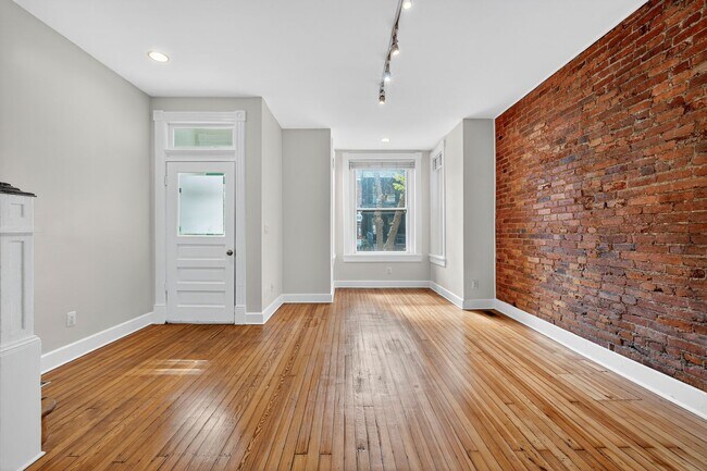 Photo - 1427 Monroe St NW
