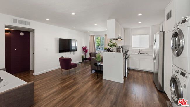 Building Photo - 1540 N Bronson Ave Unit 12 Rental