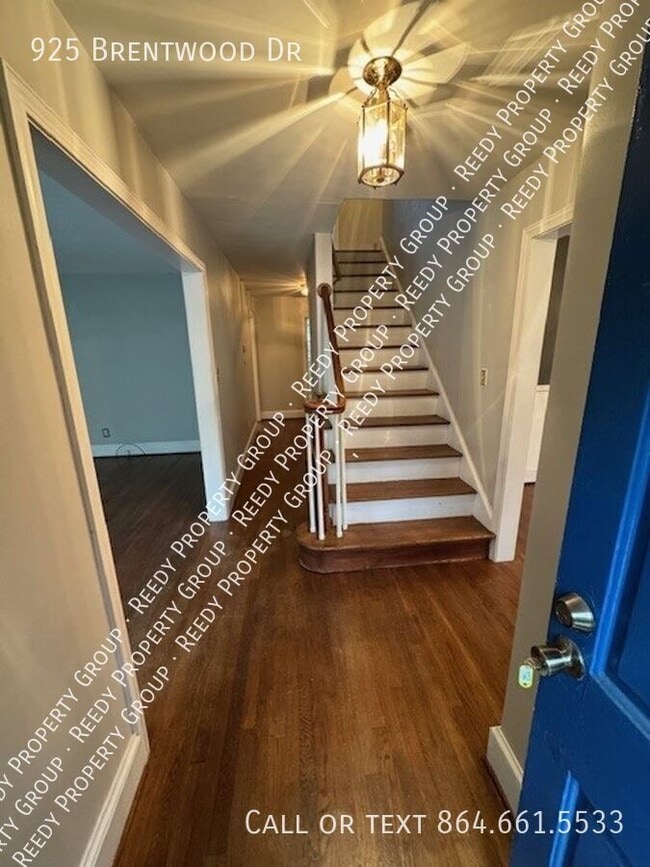 Photo - 925 Brentwood Dr