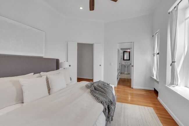 Building Photo - 11 Cazenove St Unit 4